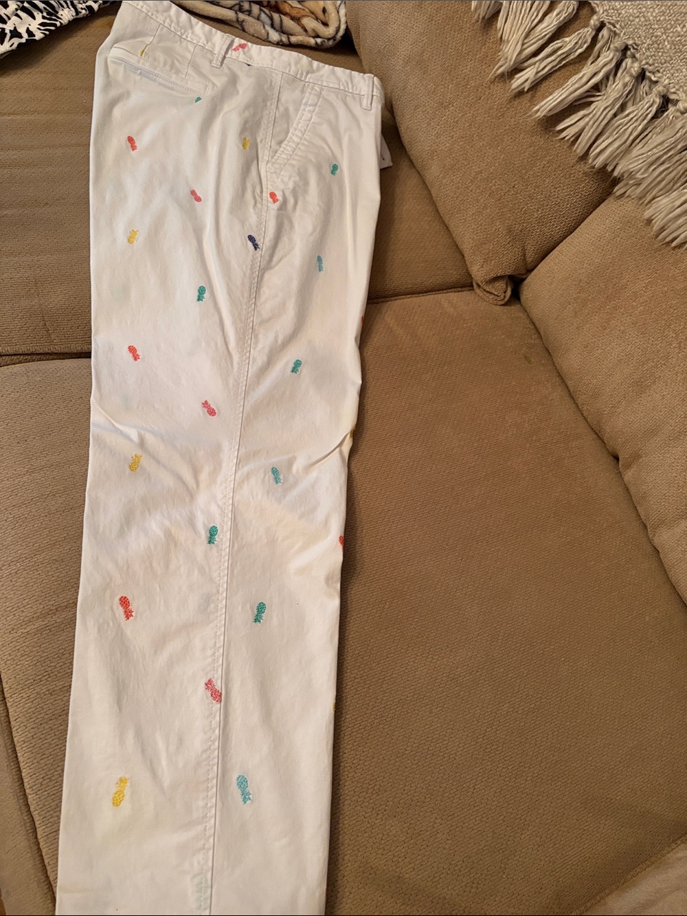 Talbots White Cropped Pants with Multicolor Embroidered Pineapples
